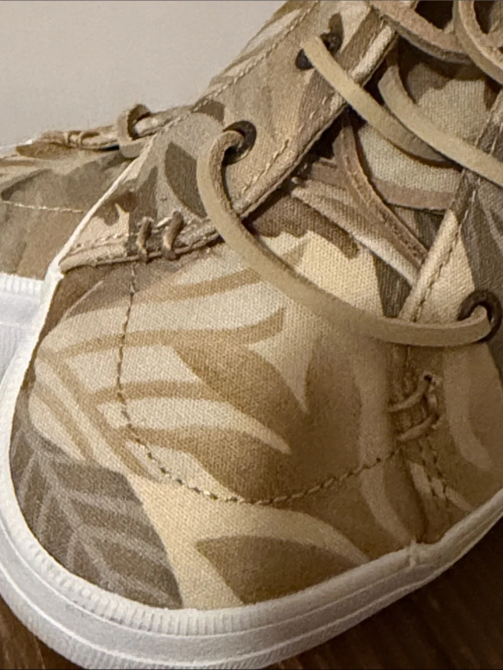 Sperry Women's Tan and Beige Leaf-Print Canvas Sneakers